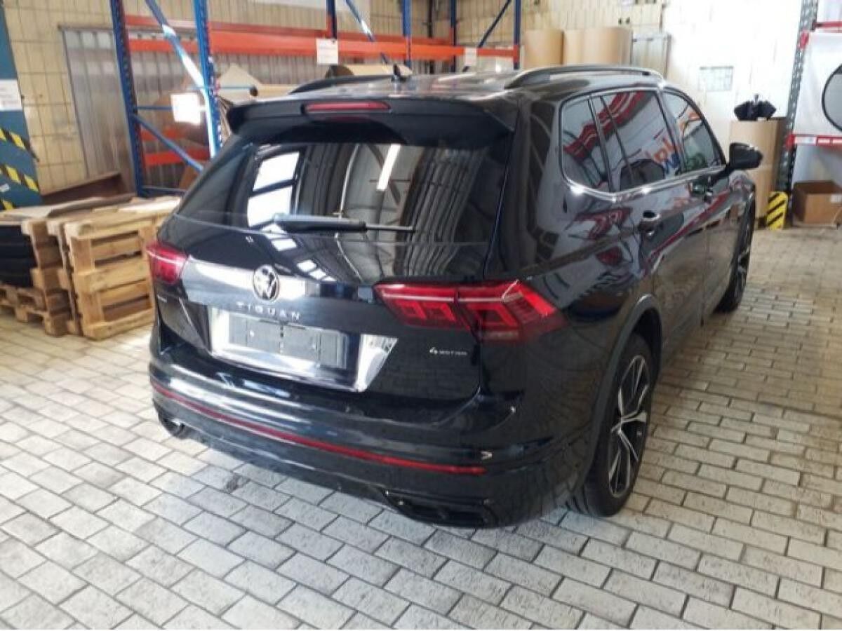 Volkswagen Tiguan Allspace 2.0 TDI DSG R-Line 4Motion 7-Sitzer Standheizung Navi IQ.Light AHK