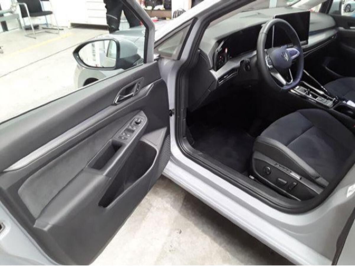 Volkswagen Golf VIII 2.0 TDI DSG Style Navi Sprachassistent LED Heckleuchten Sitzheizung DAB+