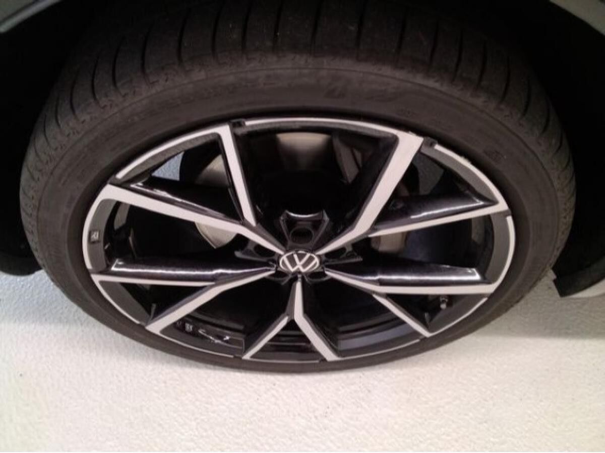 Volkswagen Touareg 3.0 V6 TDI R-Line 4Motion Standheizung 22"Alu Navi AHK IQ.LIGHT Head Up Leder Varenna Allradlenkung