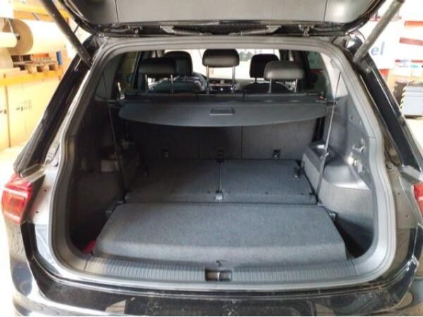 Volkswagen Tiguan Allspace 2.0 TDI DSG R-Line 4Motion 7-Sitzer Standheizung Navi IQ.Light AHK