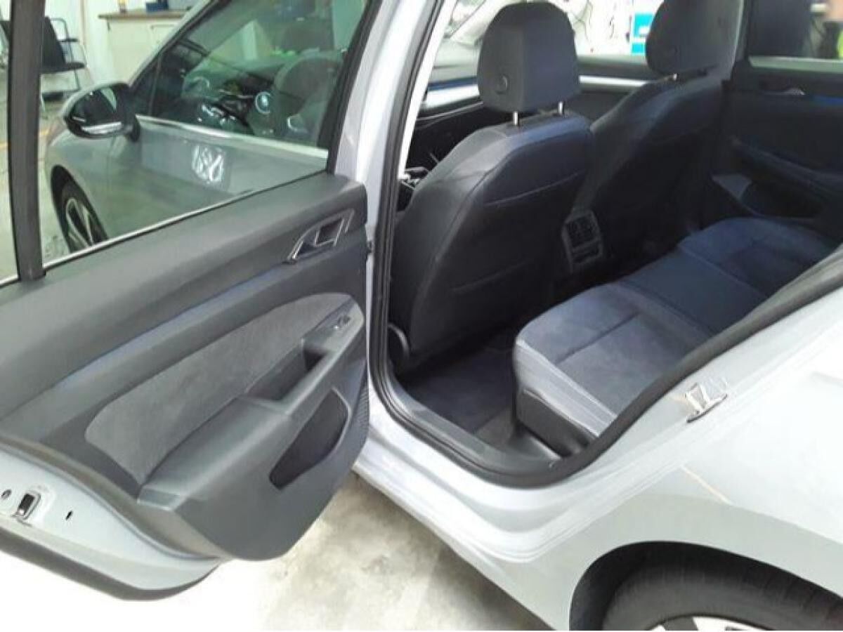 Volkswagen Golf VIII 2.0 TDI DSG Style Navi Sprachassistent LED Heckleuchten Sitzheizung DAB+