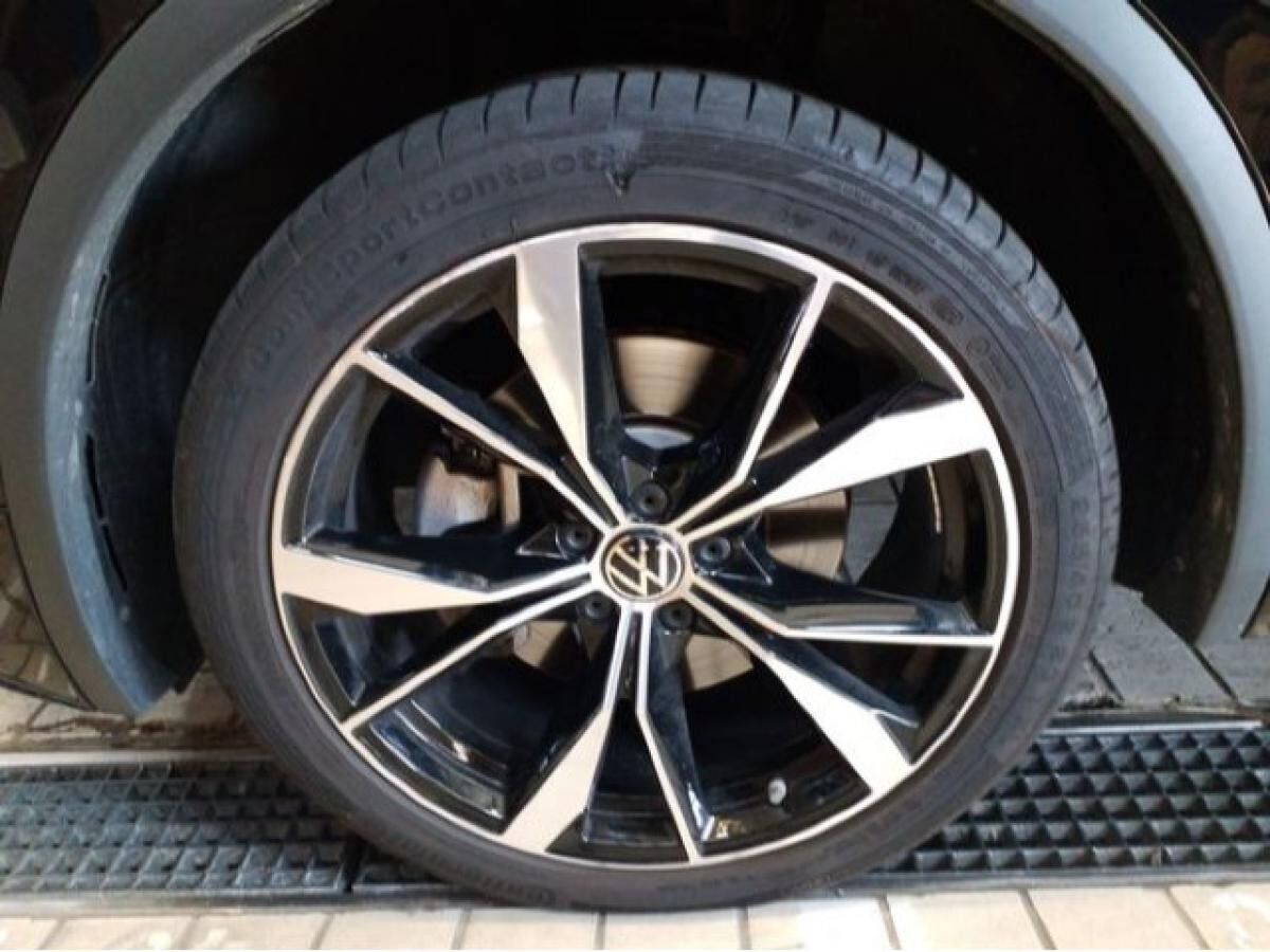 Volkswagen Tiguan Allspace 2.0 TDI DSG R-Line 4Motion 7-Sitzer Standheizung Navi IQ.Light AHK