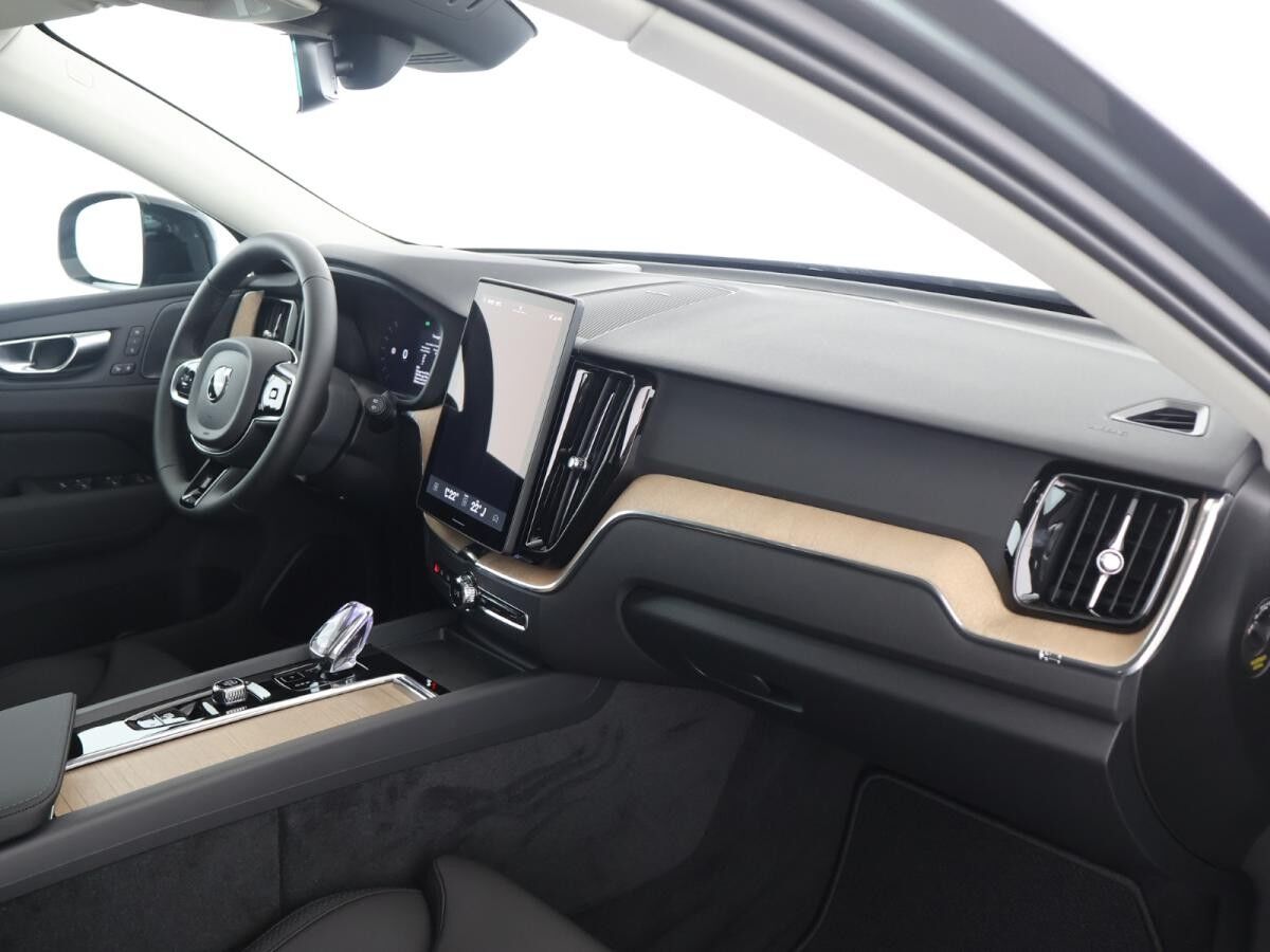 Volvo XC60 T8/Plus Dark/ Forest Lake/0,5%/SOFORT!