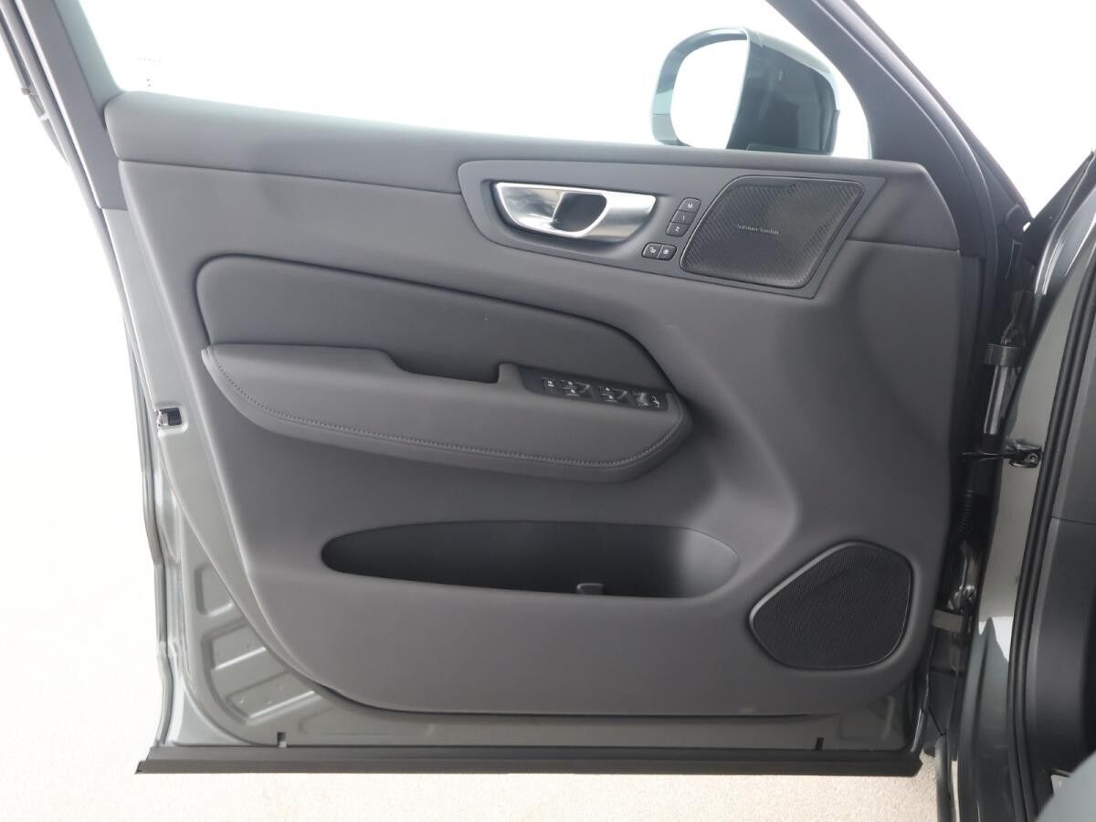 Volvo XC60 T8/Plus Dark/ Forest Lake/0,5%/SOFORT!