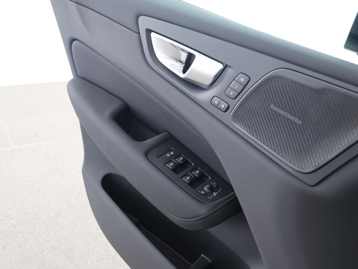 Volvo XC60 T8/Plus Dark/ Forest Lake/0,5%/SOFORT!