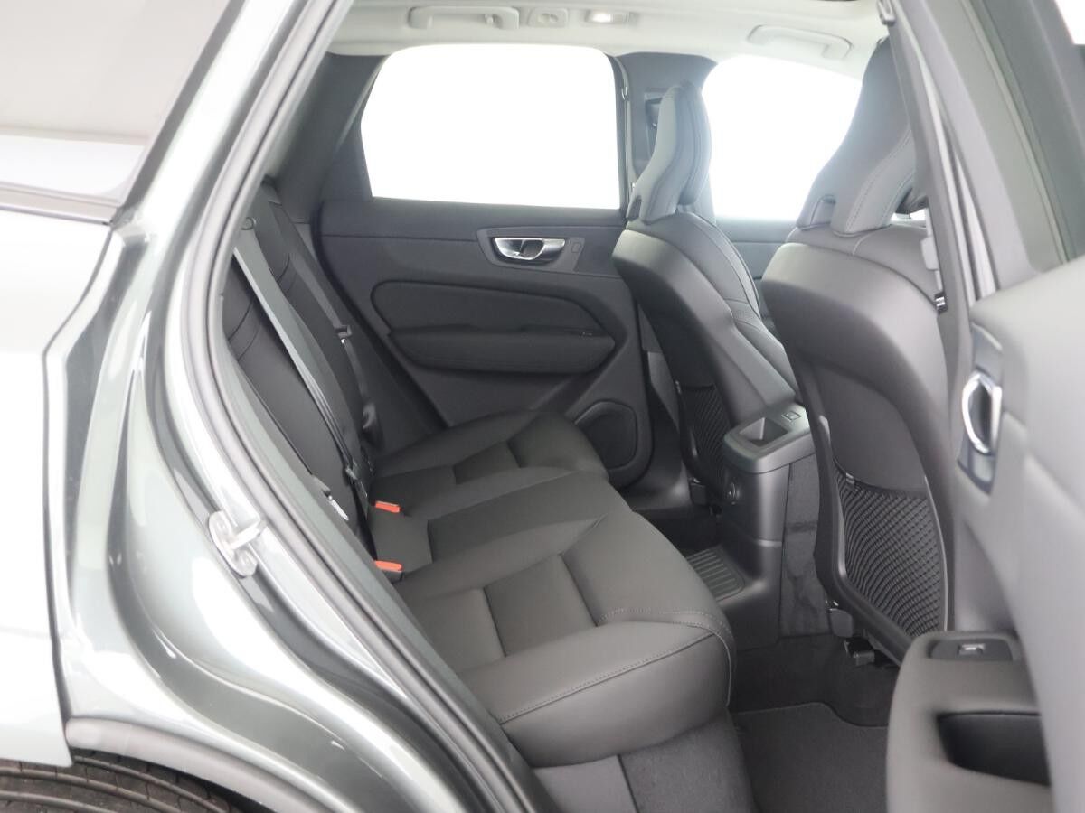 Volvo XC60 T8/Plus Dark/ Forest Lake/0,5%/SOFORT!