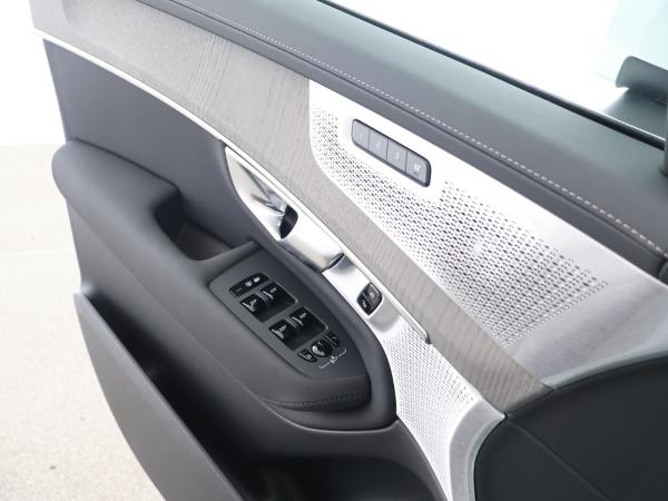 Volvo XC90 T8/ Ultra Bright/ Luft/B&W/ 22"/SOFORT/0,5% Volvo XC90 T8/ Ultra Bright/ Luft/B&W/ 22"/SOFORT/0,5%