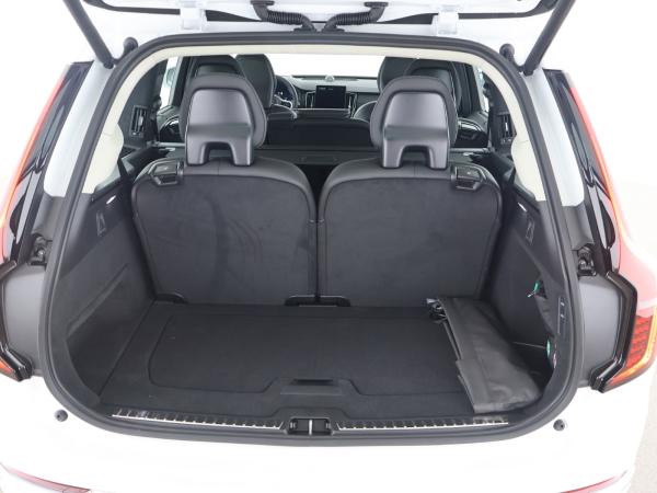 Volvo XC90 T8/ Ultra Bright/ Luft/B&W/ 22"/SOFORT/0,5% Volvo XC90 T8/ Ultra Bright/ Luft/B&W/ 22"/SOFORT/0,5%