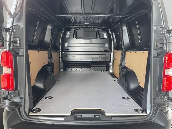 Toyota Proace 144 PS,L2,Meister (Flügeltüren verblecht)
