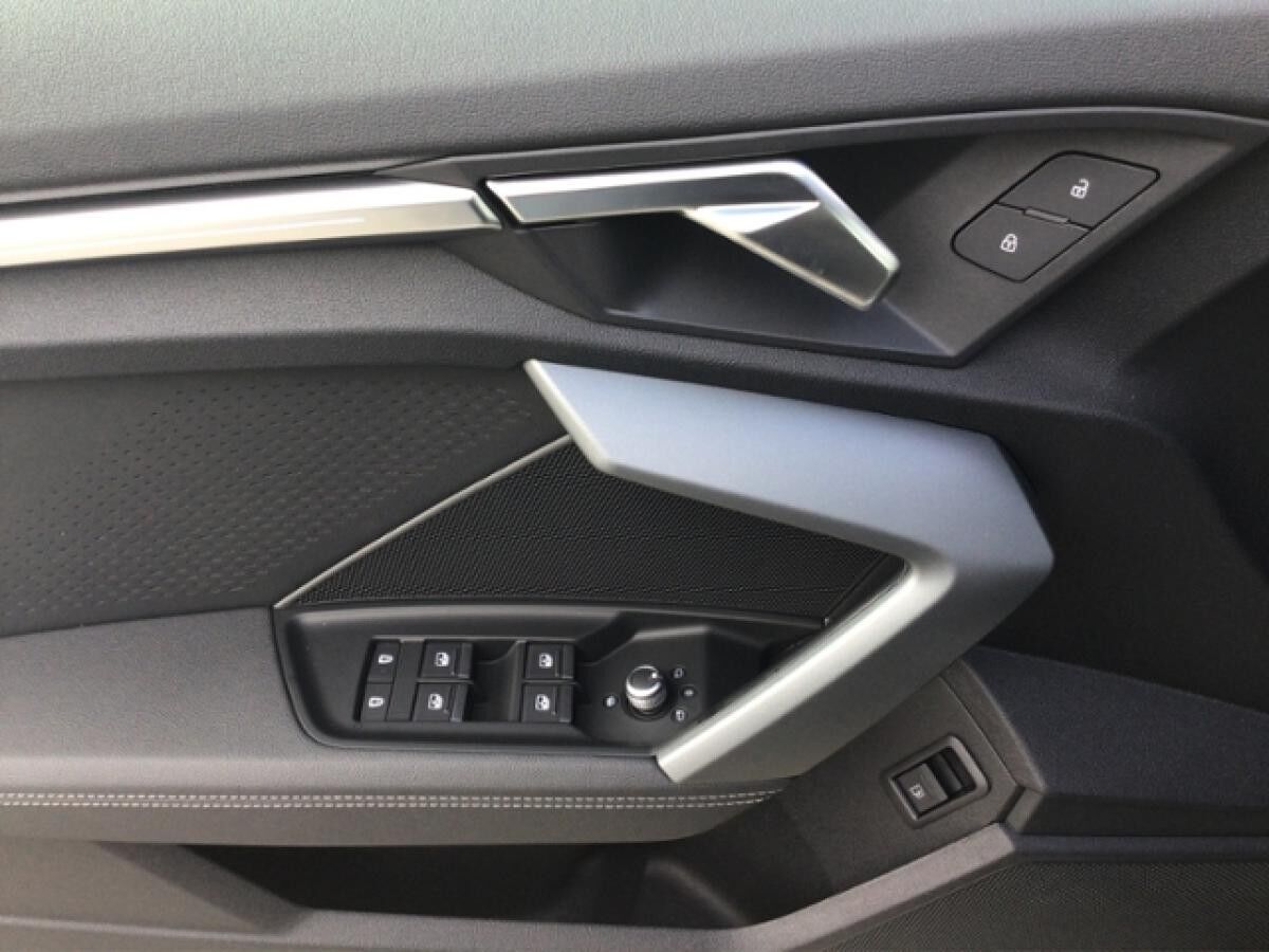 Audi A3 Sportback S line TFSI e S tronic Audi A3 Sportback S line TFSI e S tronic