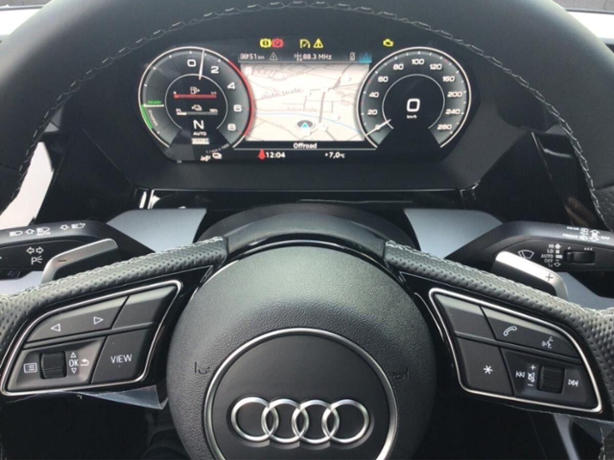 Audi A3 Sportback S line TFSI e S tronic Audi A3 Sportback S line TFSI e S tronic