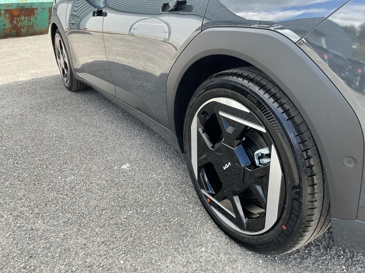 Kia EV4 EARTH 81 KWH WÄRMEPUMPE GLASDACH SOUND-PAKET 19ZOLL