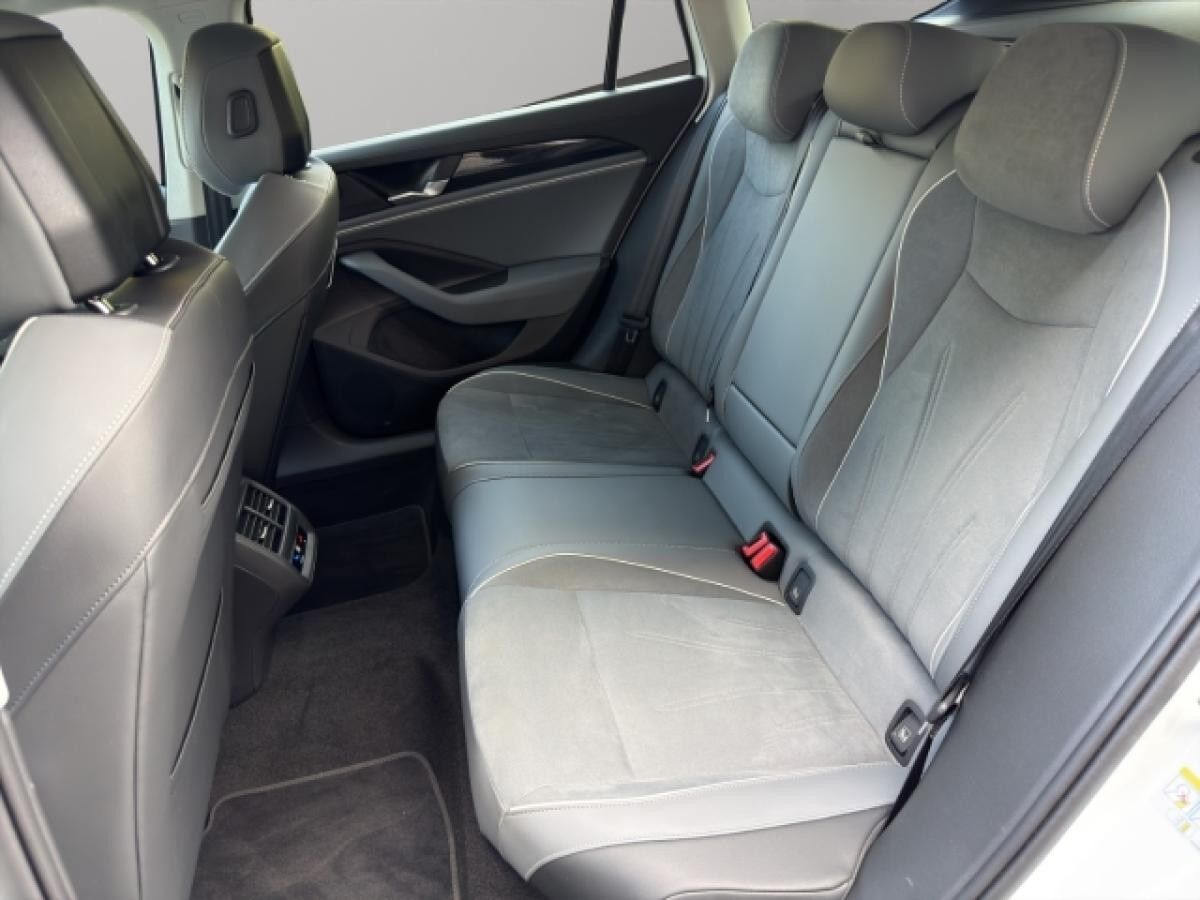 Volkswagen Passat Business 1.5 eTSI DSG ACC, AHK, NAVI, SHZ