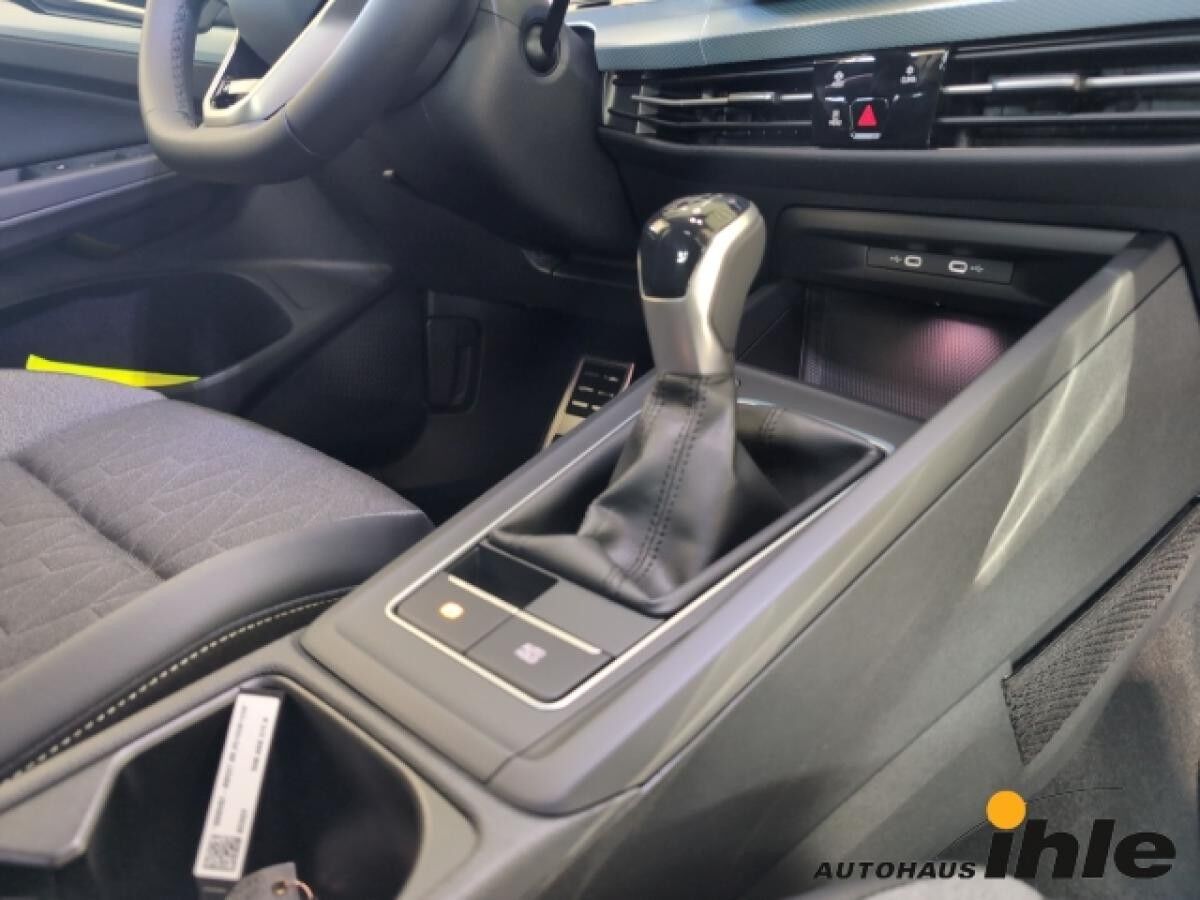 Volkswagen Golf VIII 1,5 TSI Energy AHK+GJ-REIFEN+SITZHZG