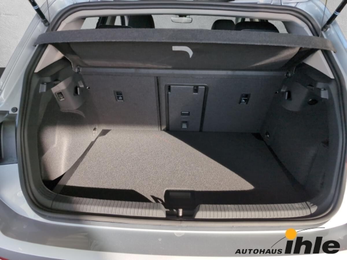 Volkswagen Golf VIII 1,5 TSI Energy AHK+GJ-REIFEN+SITZHZG