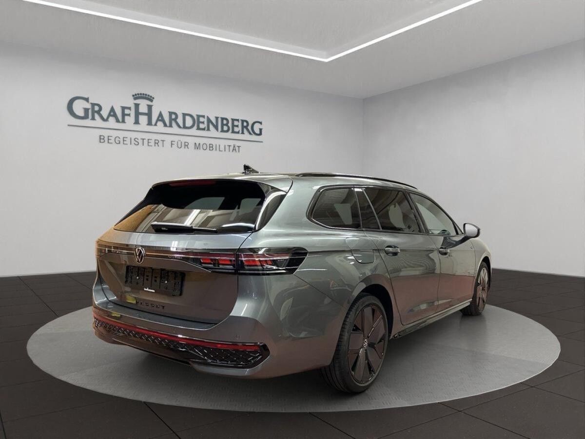 Volkswagen Passat Variant 1.5 TSI DSG R-Line / SOFORT VERFÜGBAR !