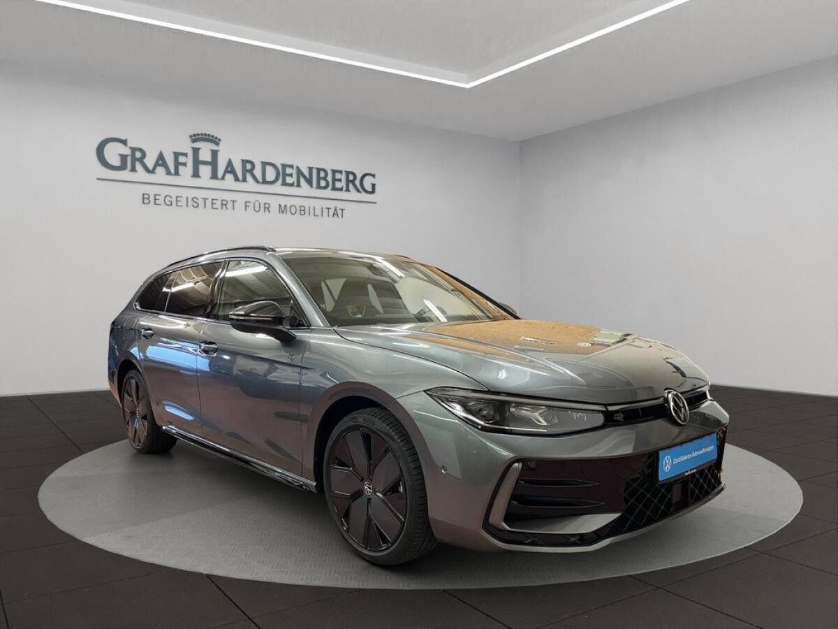 Volkswagen Passat Variant 1.5 TSI DSG R-Line / SOFORT VERFÜGBAR !