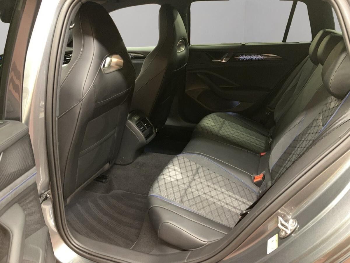 Volkswagen Passat Variant 1.5 TSI DSG R-Line / SOFORT VERFÜGBAR !