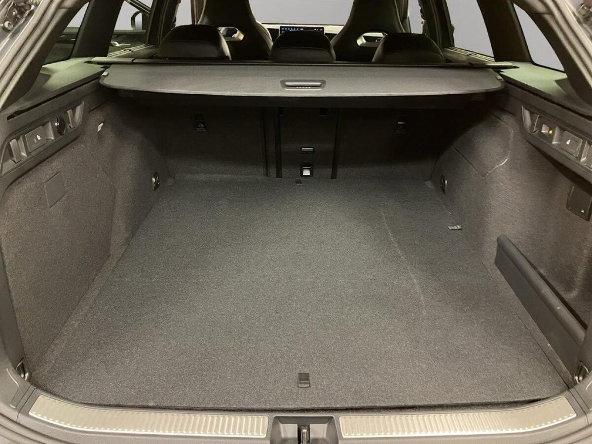 Volkswagen Passat Variant 1.5 TSI DSG R-Line / SOFORT VERFÜGBAR !