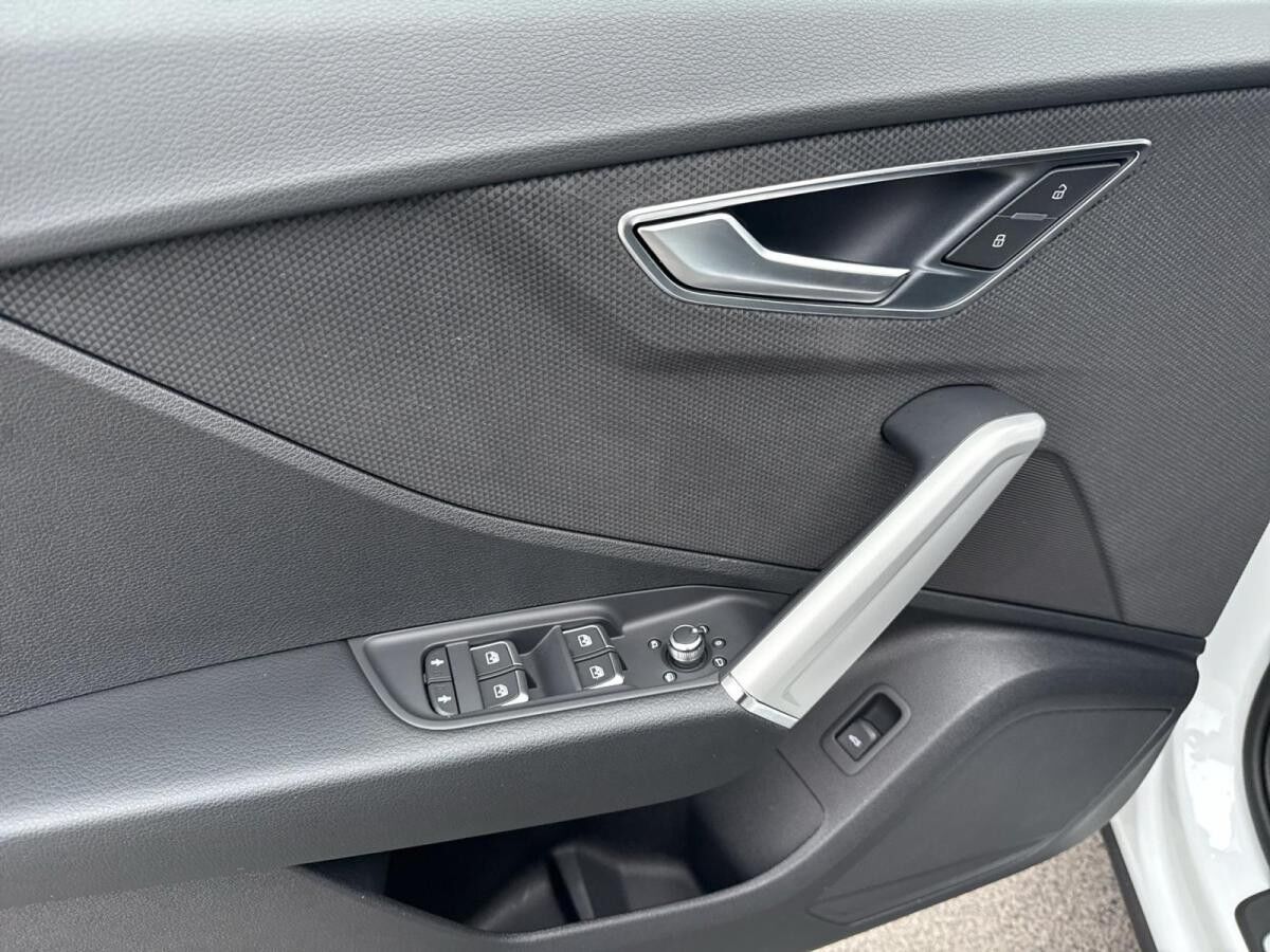 Audi Q2 advanced 35 TFSI Stdhzg AHK ACC Matrix Navi