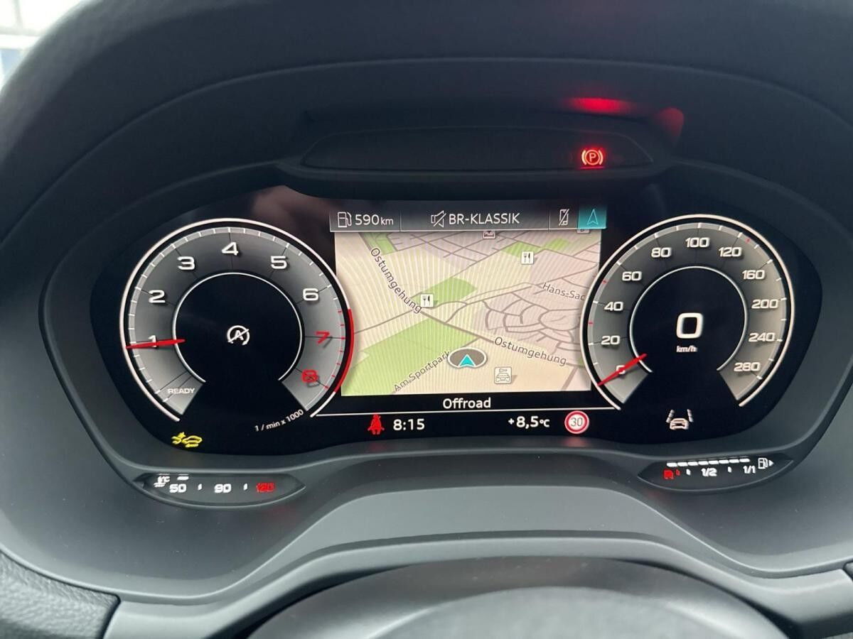 Audi Q2 advanced 35 TFSI Stdhzg AHK ACC Matrix Navi