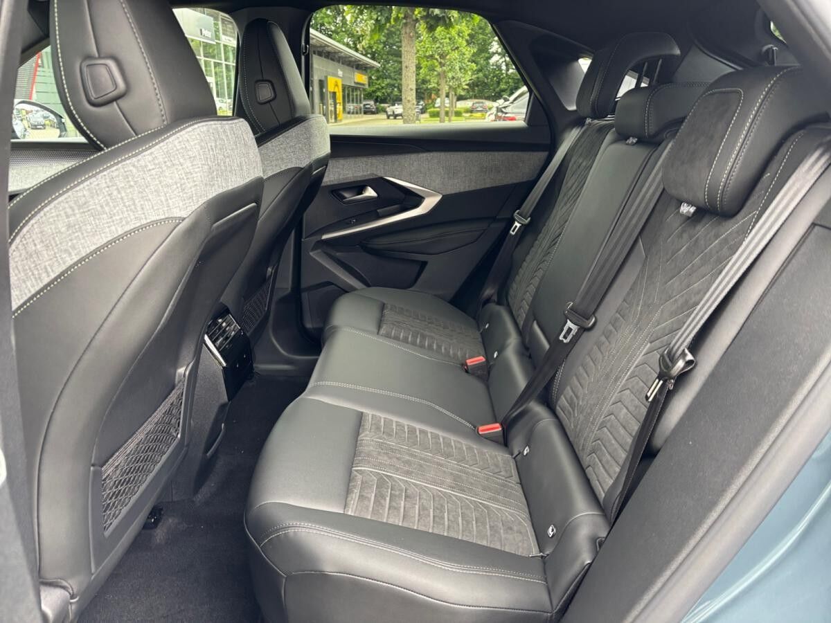 Peugeot 3008 E-3008 GT 210 + Winter+Komfort+Drive-Paket