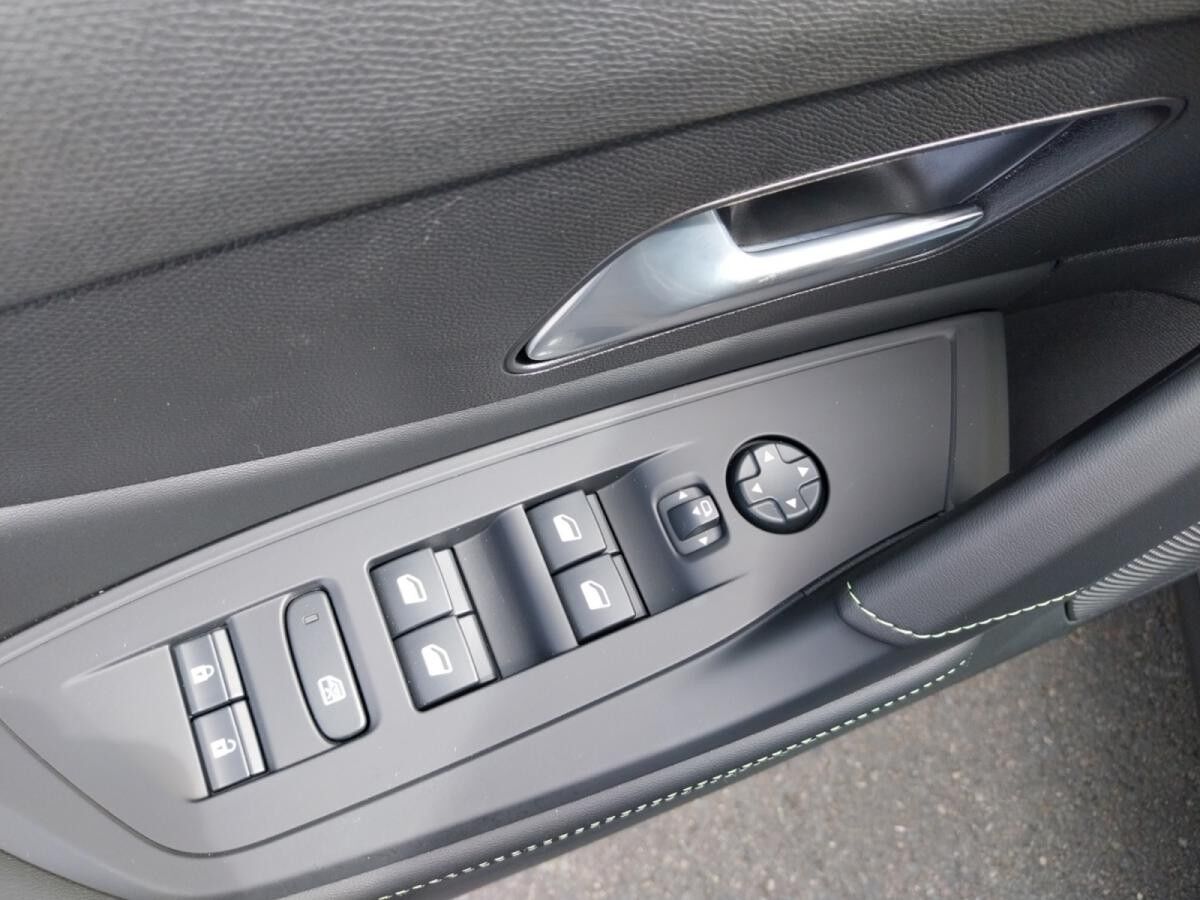 Peugeot 408 408 GT HYBRID 145 e-DSC6 Peugeot 408 408 GT HYBRID 145 e-DSC6