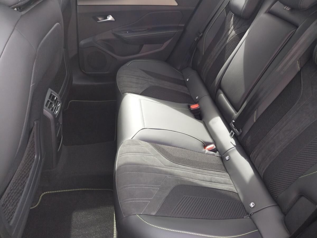 Peugeot 408 408 GT HYBRID 145 e-DSC6 Peugeot 408 408 GT HYBRID 145 e-DSC6