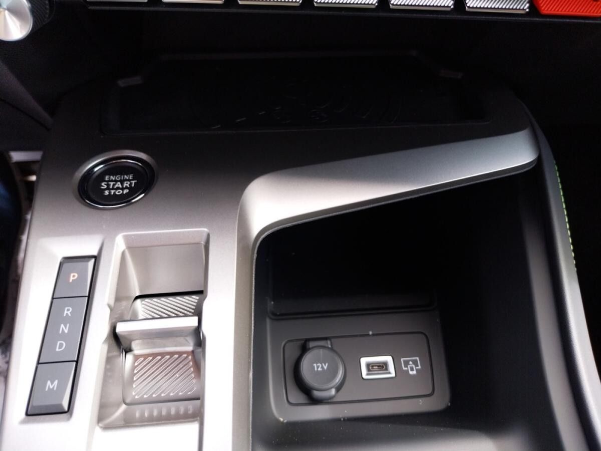 Peugeot 408 408 GT HYBRID 145 e-DSC6 Peugeot 408 408 GT HYBRID 145 e-DSC6