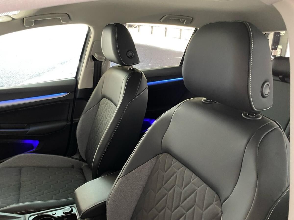 Volkswagen Golf 1.5 eTSI DSG Energy