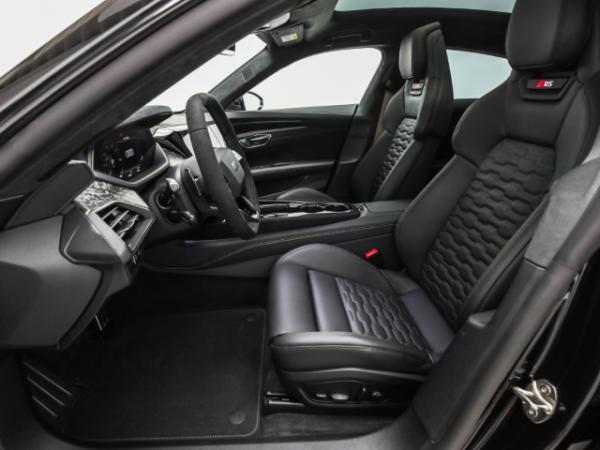 Audi RS e-tron GT performance HUD Aktivfahrw. Laser Keramik