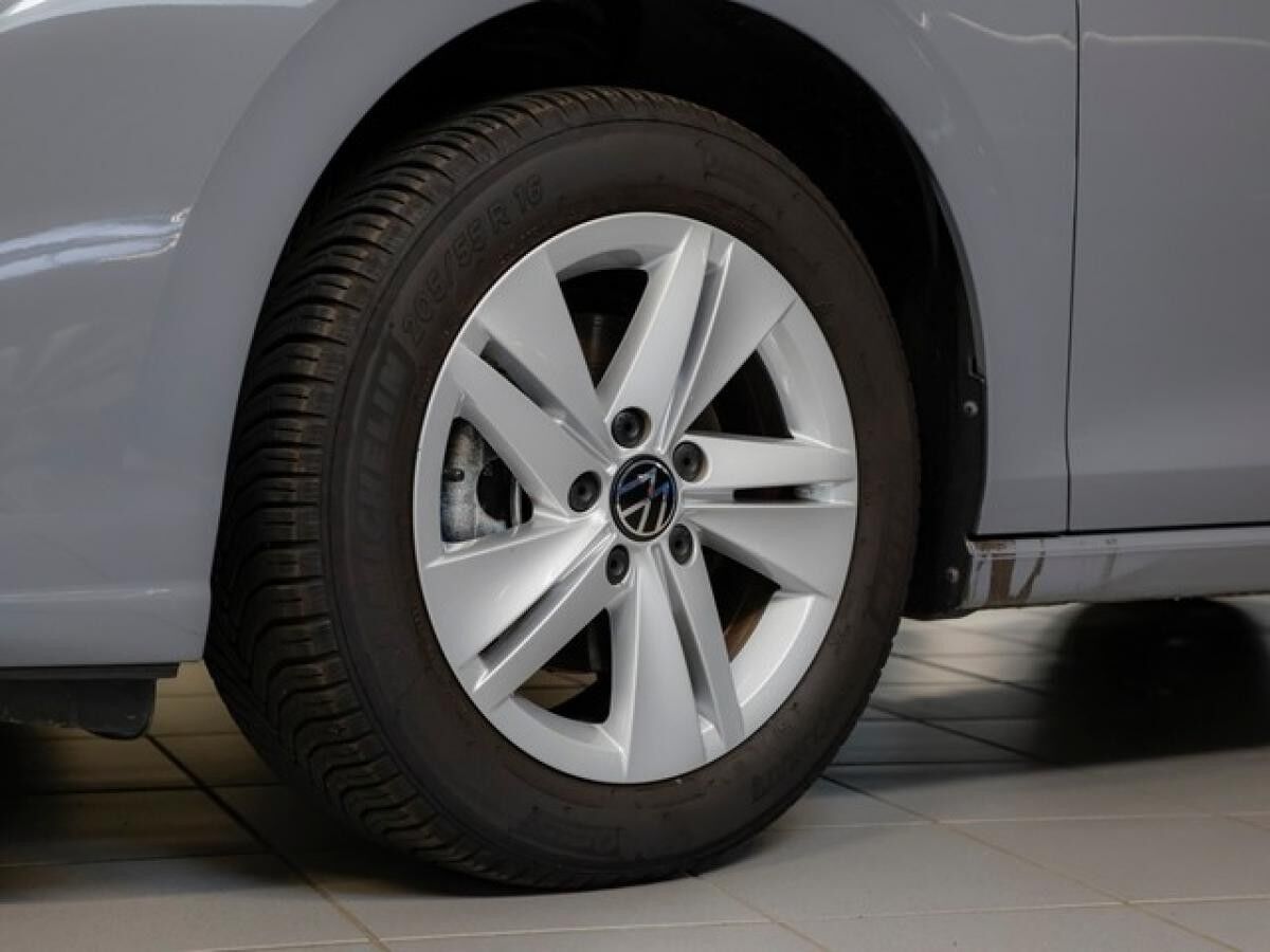 Volkswagen Golf VIII Variant 1.5TSi Life R-Kamera AHK ACC AppConnect Sitzheiz. Parkpilot