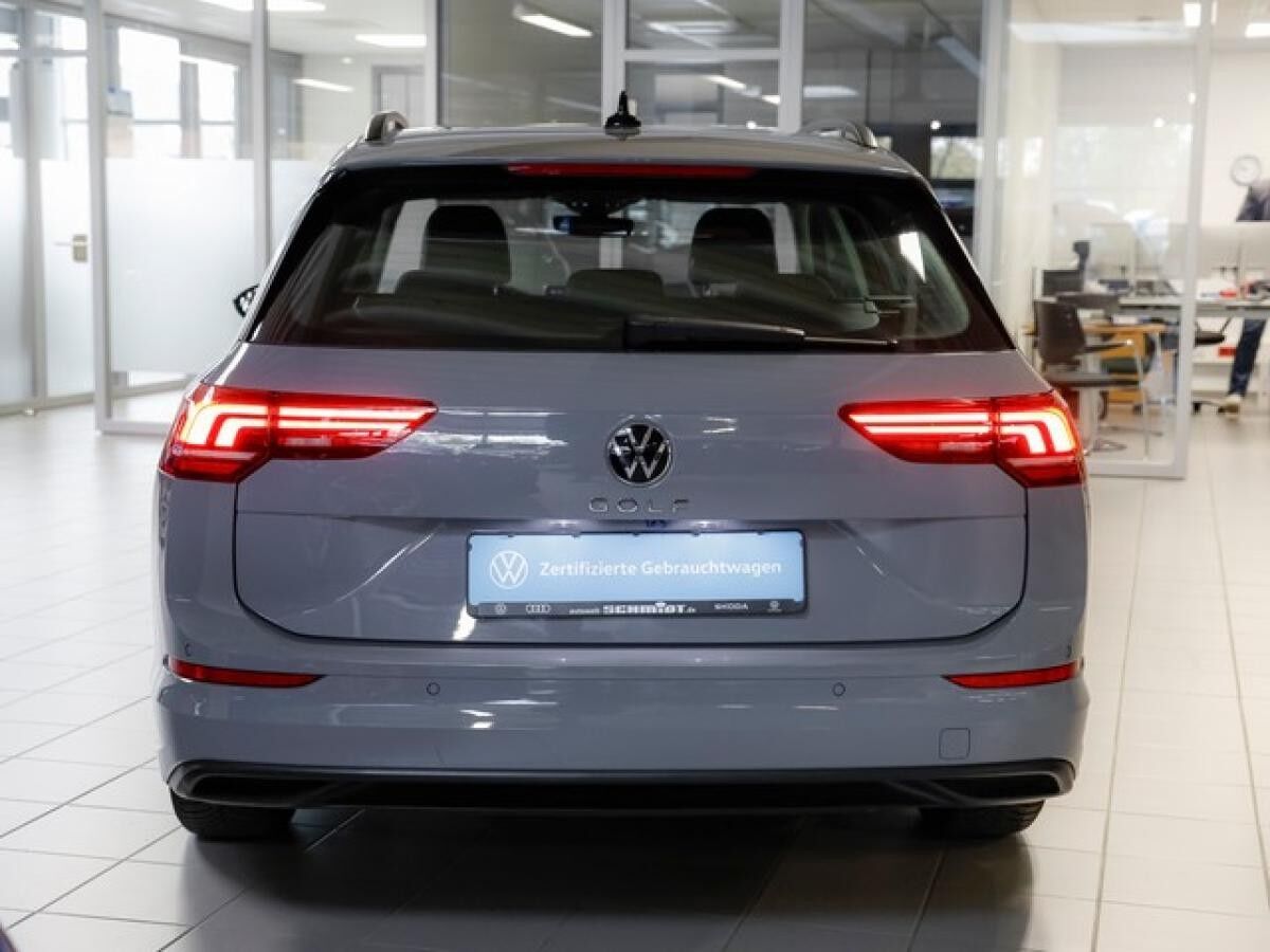 Volkswagen Golf VIII Variant 1.5TSi Life R-Kamera AHK ACC AppConnect Sitzheiz. Parkpilot