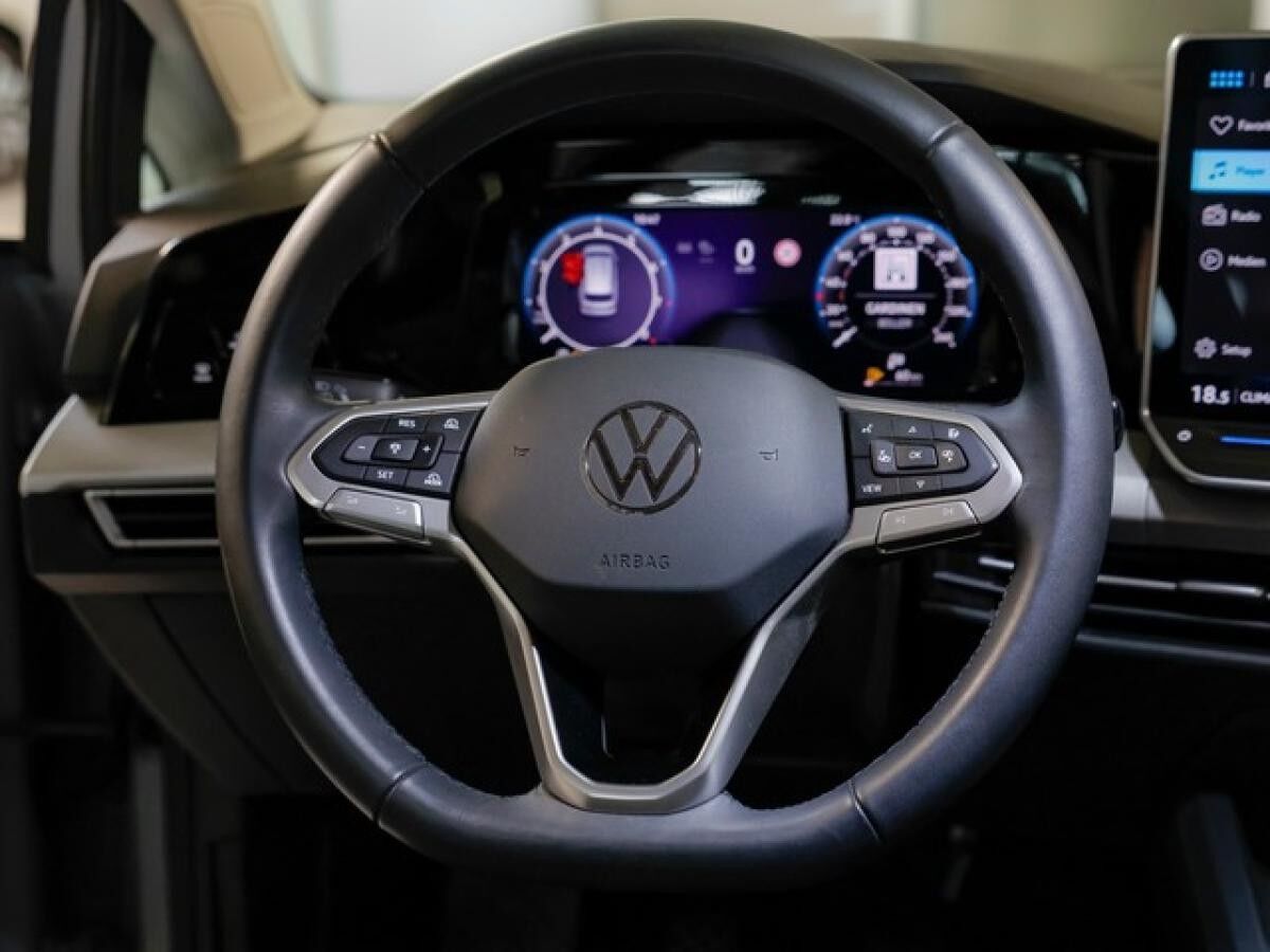 Volkswagen Golf VIII Variant 1.5TSi Life R-Kamera AHK ACC AppConnect Sitzheiz. Parkpilot