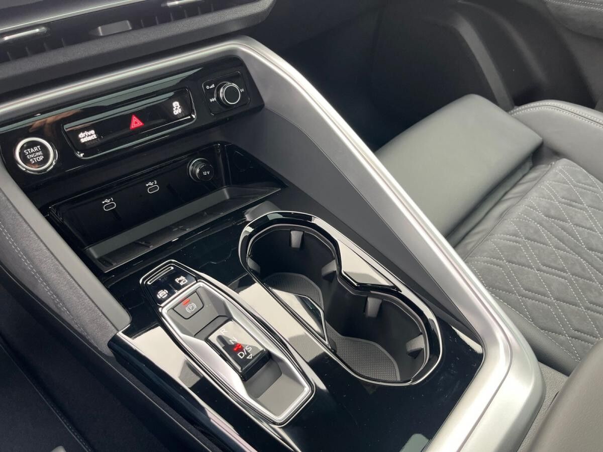 Audi Q5 SUV TDI quattro S tronic Audi Q5 SUV TDI quattro S tronic