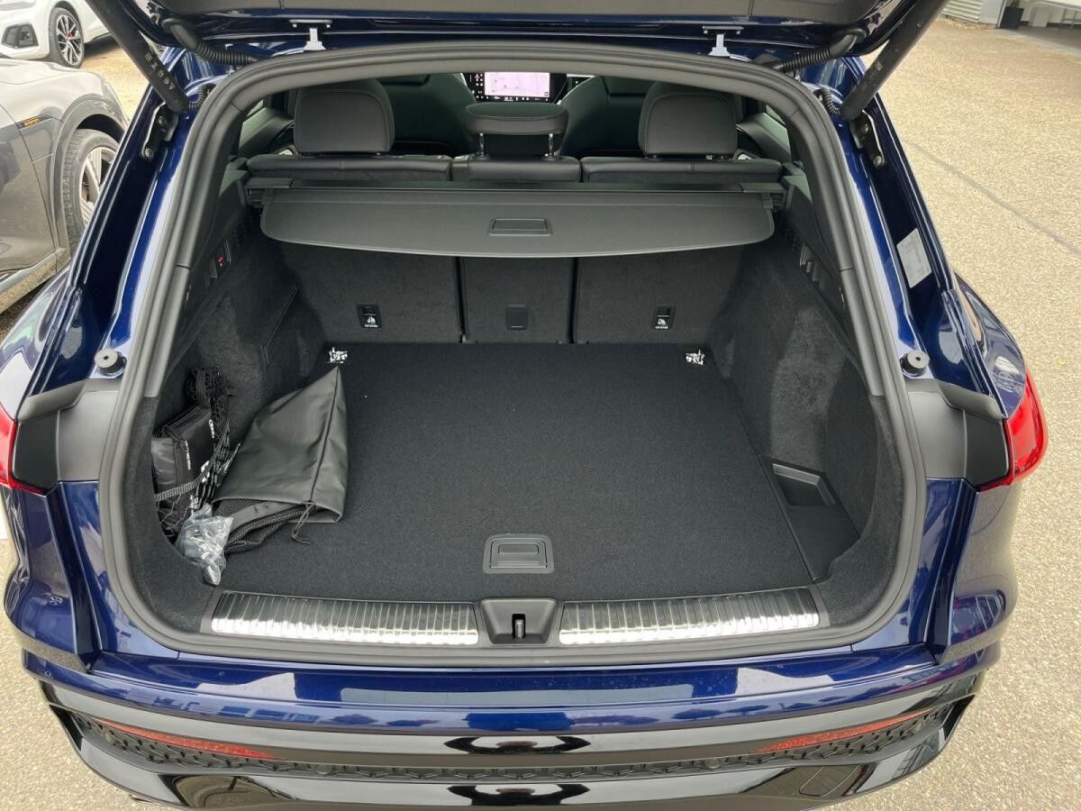 Audi Q5 SUV TDI quattro S tronic Audi Q5 SUV TDI quattro S tronic