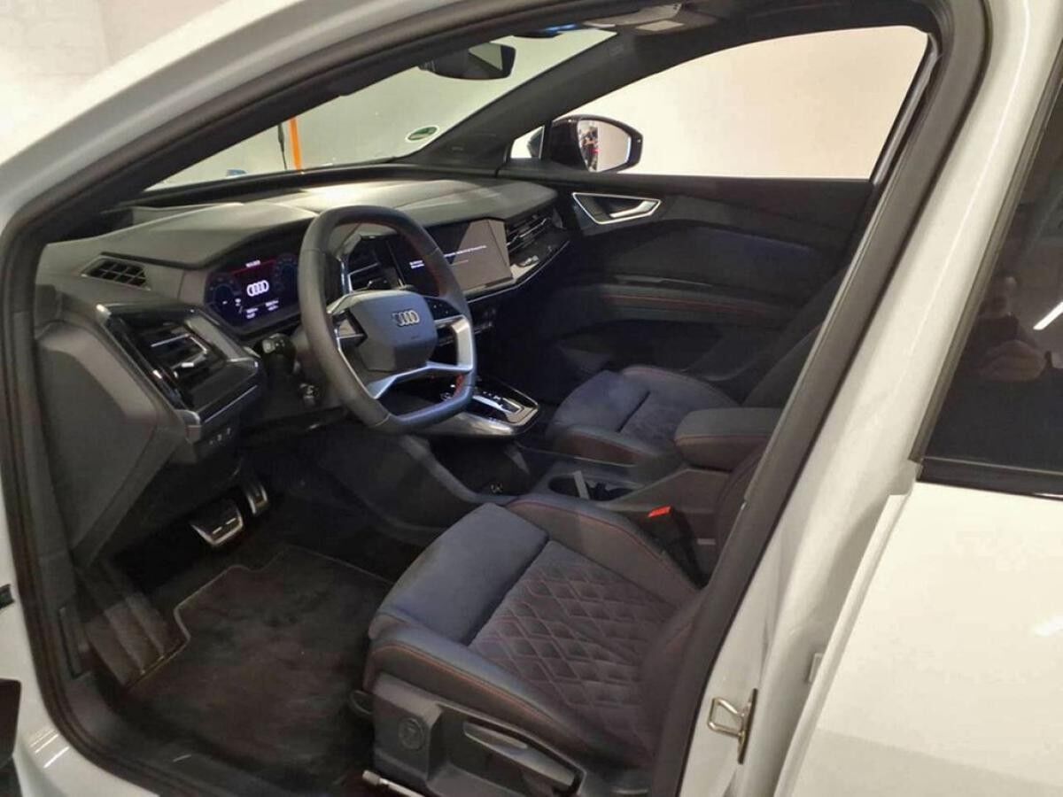 Audi Q4 e-tron 45 *S-line*Matrix*AHK*HuD*SONOS*RüKam*