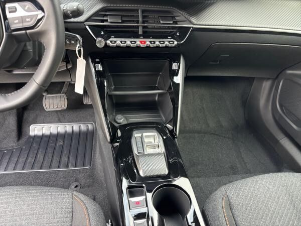 Peugeot 2008 E-2008 BUSINESS 156 11KW Charger+Navi+Kamera+SHZ