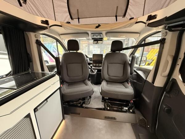 Renault Trafic 51FB Light #SOLAR #MARKISE