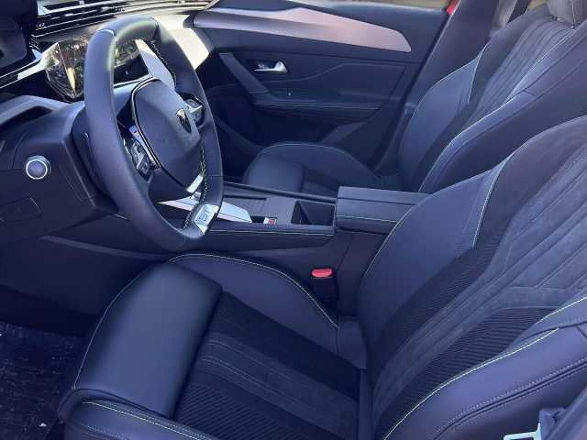 Peugeot 408 HYBRID 145 GT +Pano+Alcantara+