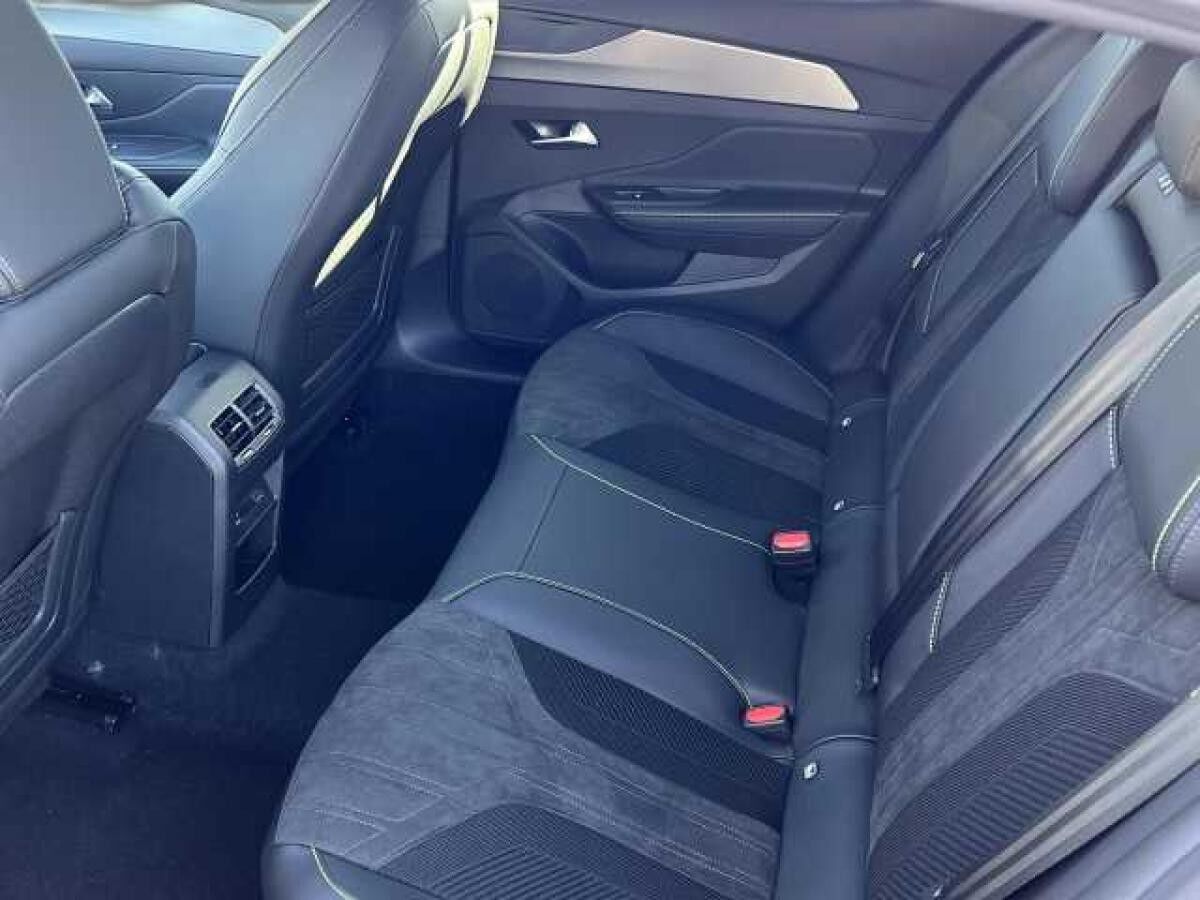 Peugeot 408 HYBRID 145 GT +Pano+Alcantara+