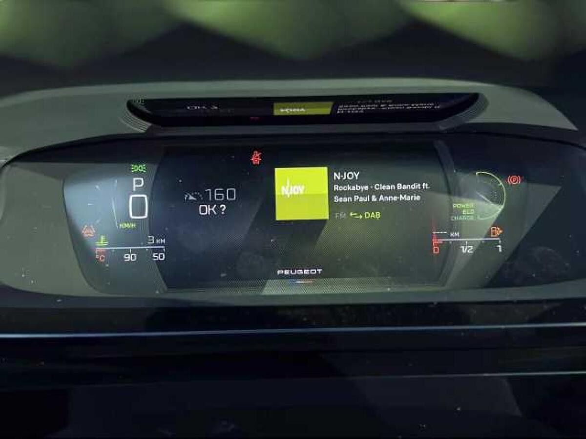 Peugeot 408 HYBRID 145 GT +Pano+Alcantara+