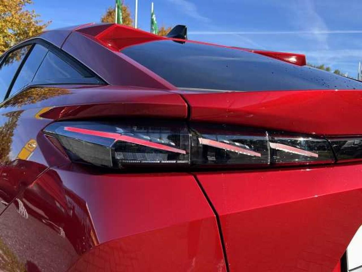 Peugeot 408 HYBRID 145 GT +Pano+Alcantara+