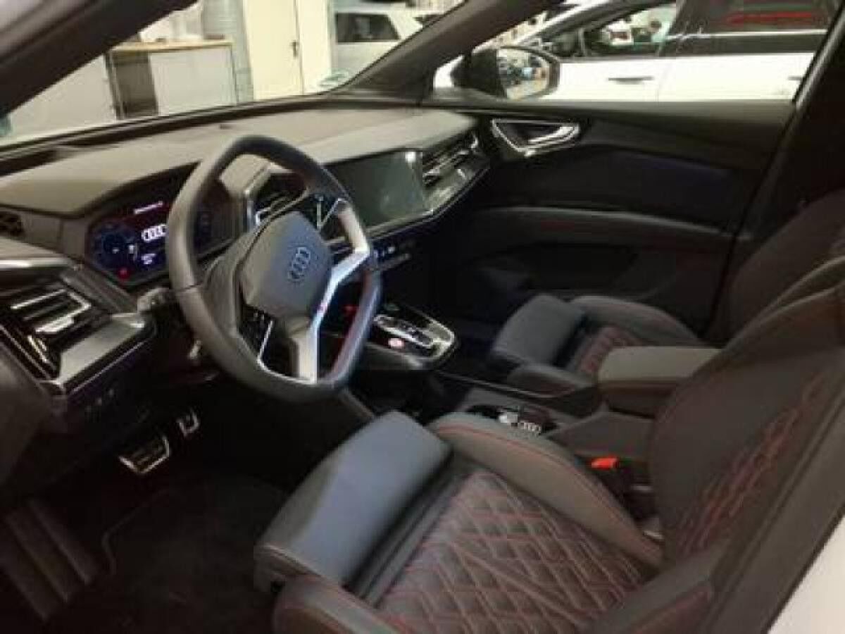 Audi Q4 e-tron 55 S line quattro NAVI MATRIX AHK PANO // SOFORT VERFÜGBAR!!!