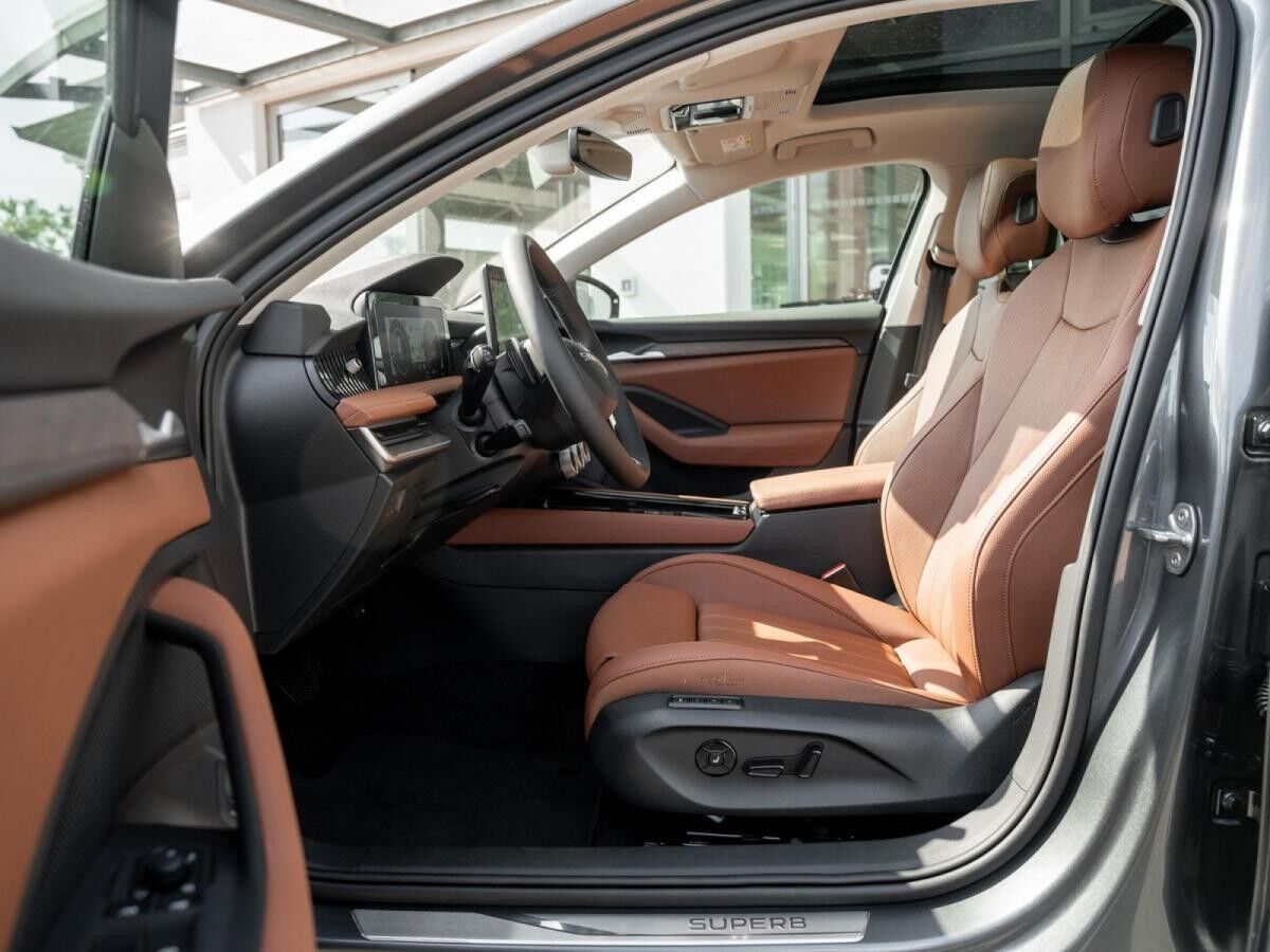 Skoda Superb Combi Selection 2.0 TDI DSG AHK Kam. LM