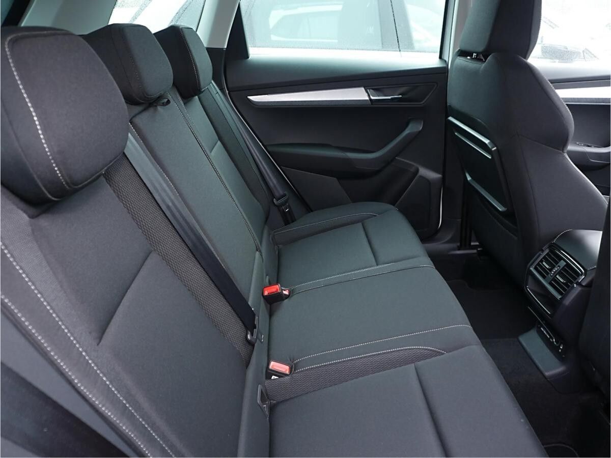 Skoda Karoq 1.5 TSI Tour DSG AHK Kessy Navi RüKa Sitzh
