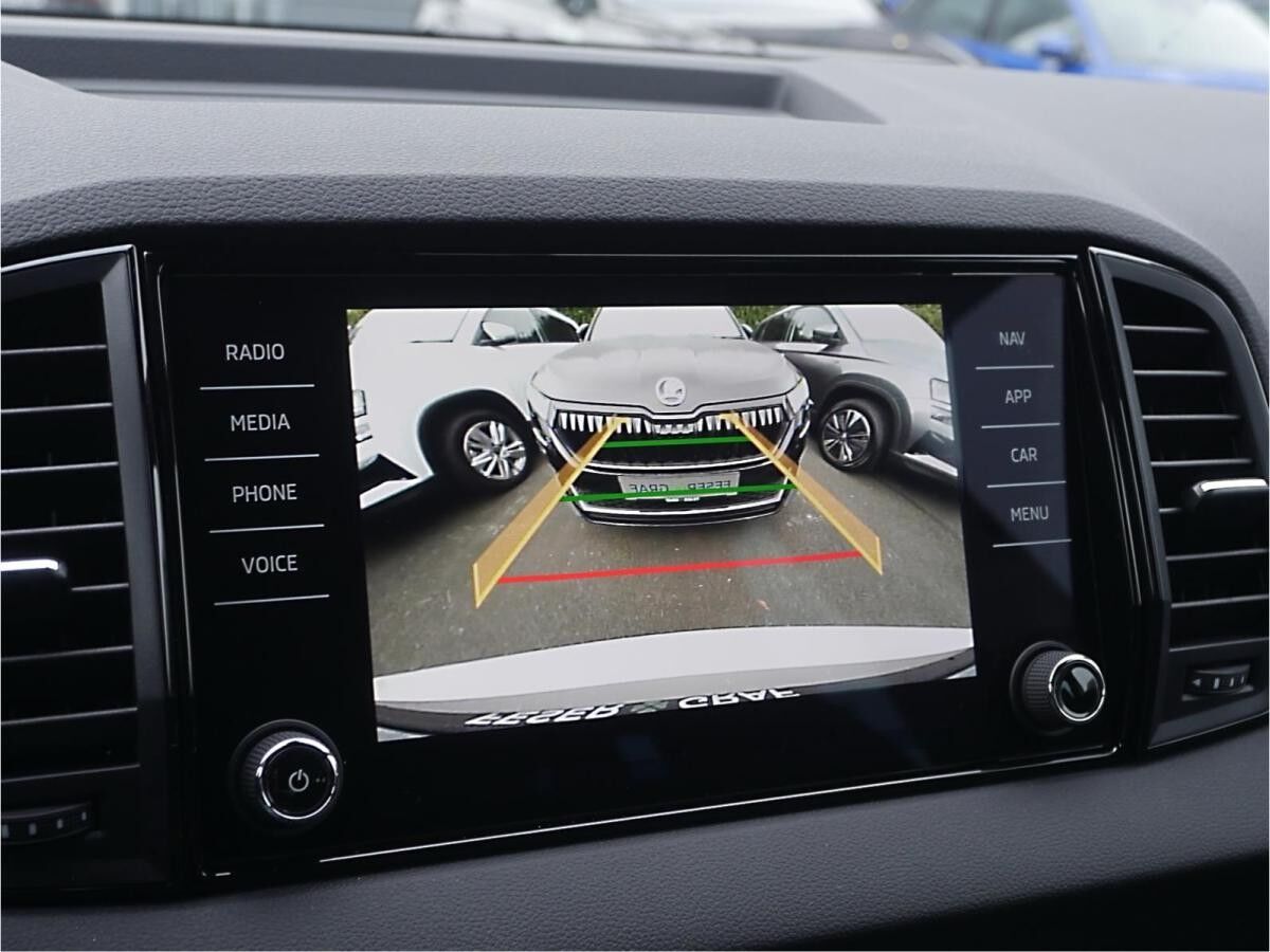 Skoda Karoq 1.5 TSI Tour DSG AHK Kessy Navi RüKa Sitzh