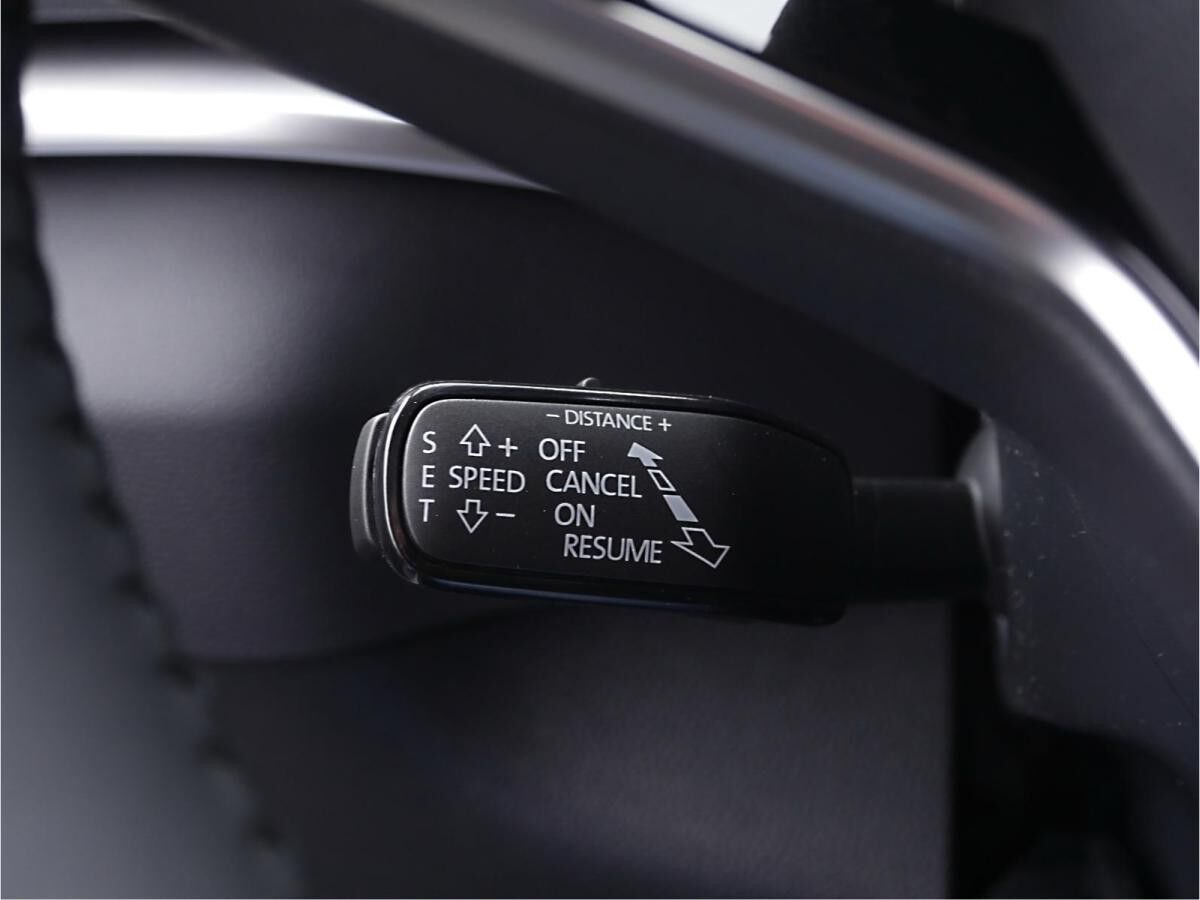 Skoda Karoq 1.5 TSI Tour DSG AHK Kessy Navi RüKa Sitzh