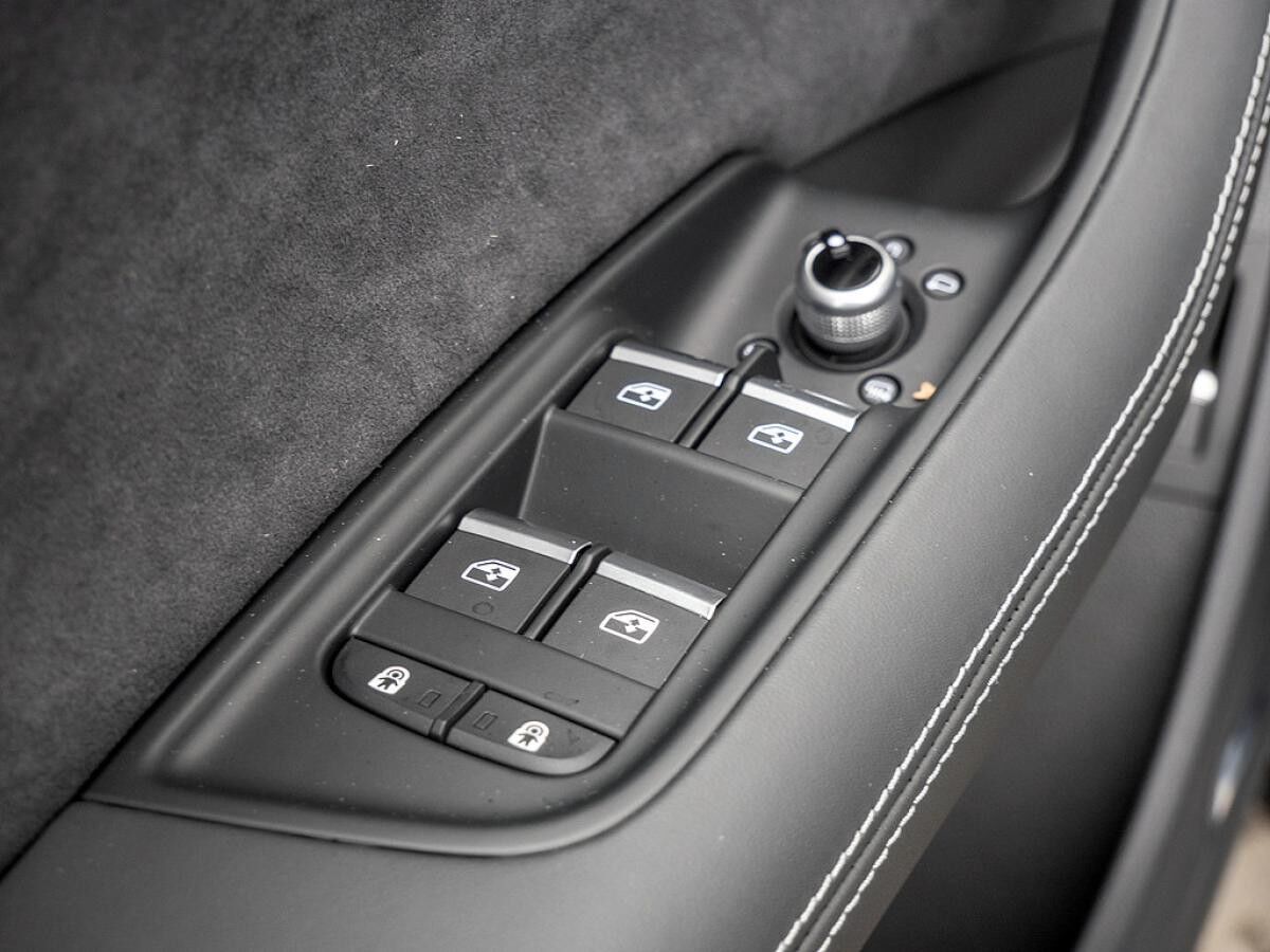 Audi Q7 SUV S line business TFSI e quattro