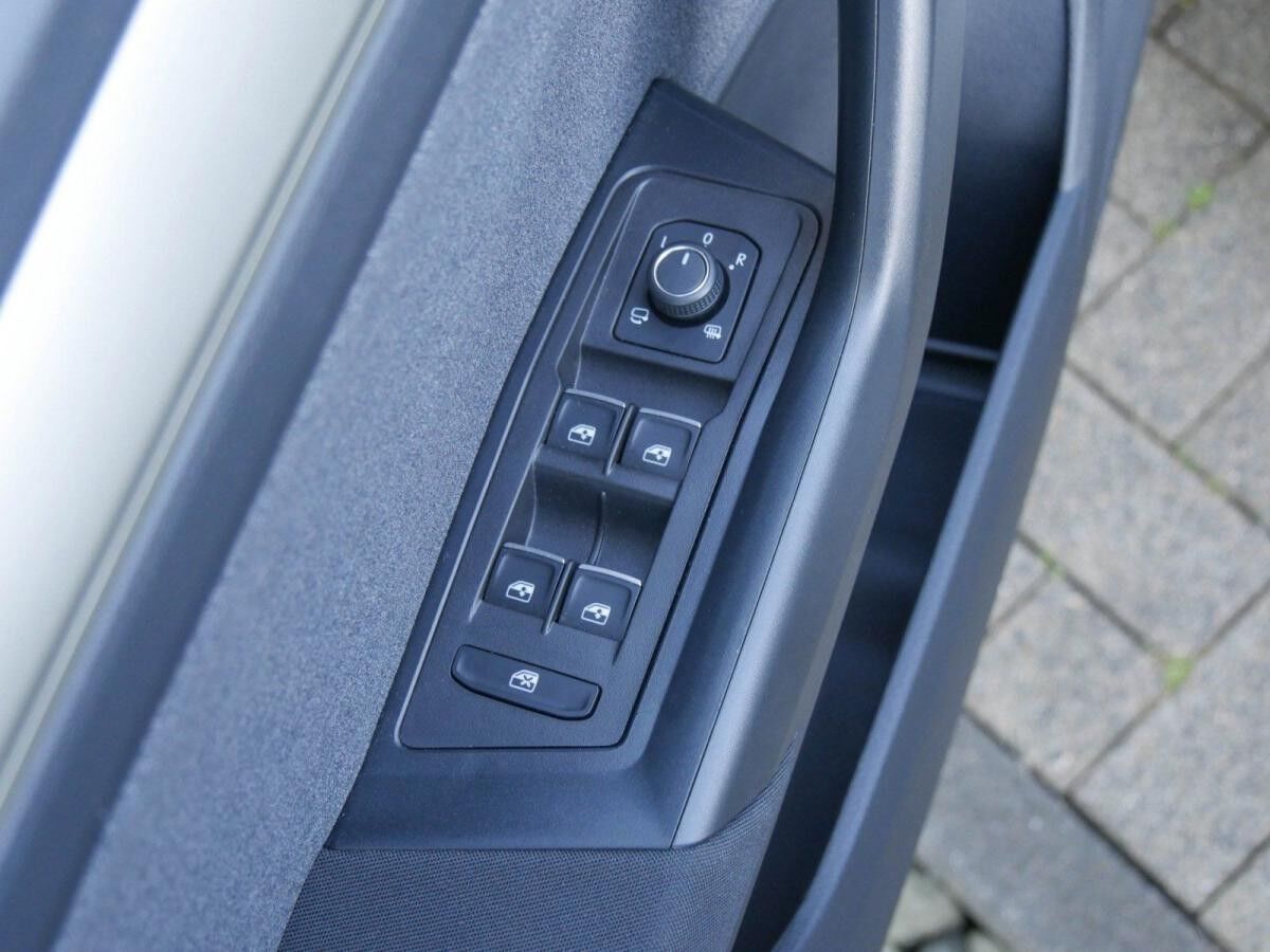 Volkswagen T-Roc MOVE 1.0 TSI Anschlussgarantie Kamera Navi ACC LED